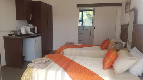 Postel nebo postele na pokoji v ubytování Karoo View Guesthouse Cradock
