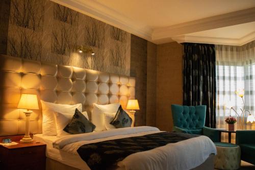 Säng eller sängar i ett rum på Grand Hotel Europe