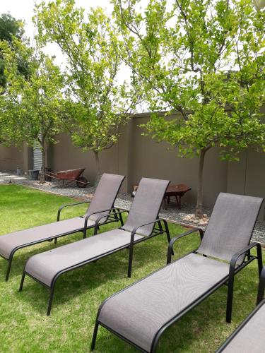 Taman di luar Karoo Sun Boutique Guest House