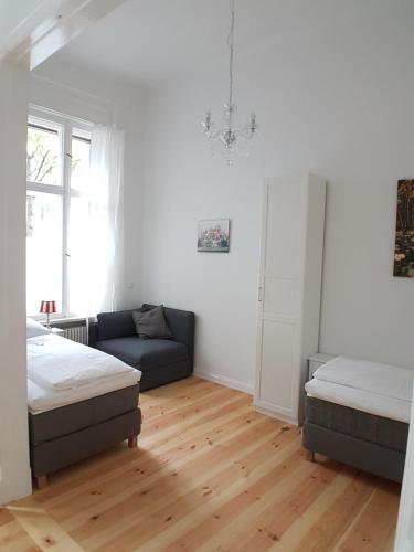 LANG Re by ROCKCHAIR Apartments l SUPERHOST Status l 2 Bedrooms Boxspringbeds in City Center - Cozy Family & Business Flair welcomes you! photo 12