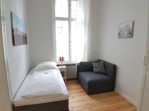 LANG Re by ROCKCHAIR Apartments l SUPERHOST Status l 2 Bedrooms Boxspringbeds in City Center - Cozy Family & Business Flair welcomes you! photo 13