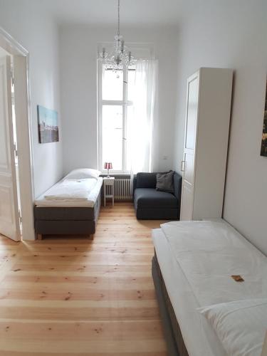 LANG Re by ROCKCHAIR Apartments l SUPERHOST Status l 2 Bedrooms Boxspringbeds in City Center - Cozy Family & Business Flair welcomes you! photo 9