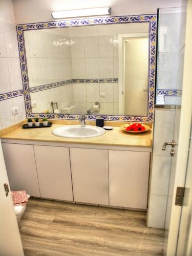 a bathroom with a sink and a mirror at Bungalows Los Melocotones in Maspalomas