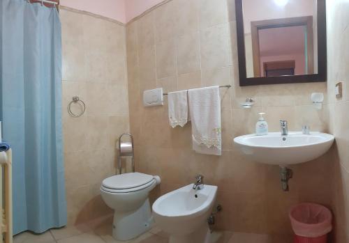 a bathroom with a toilet and a sink at Agriturismo PETRA LUCANA in Montescaglioso