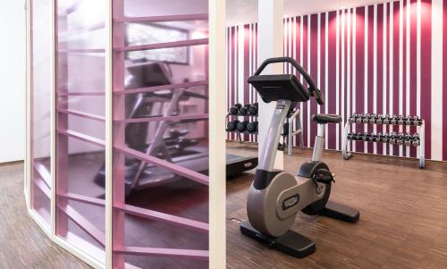 a room with a gym with a exercise bike at AMERON Bonn Hotel Königshof in Bonn