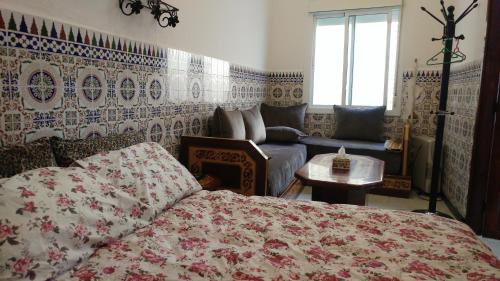 Una cama o camas en una habitación de Dar Arij