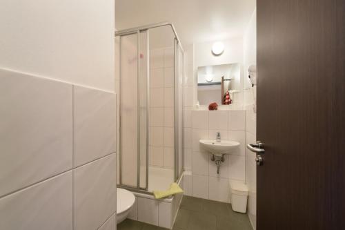 Bilik mandi di meinHotel