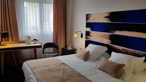 Postel nebo postele na pokoji v ubytování Hotel de Champagne