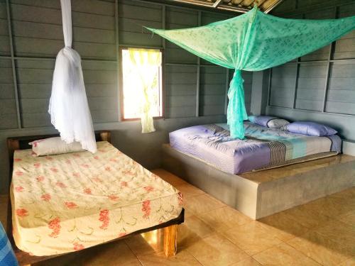 En eller flere senge i et værelse på Lae Tawan Bungalow