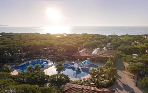 an aerial view of a resort with a swimming pool at Camping Bella Terra in Blanes