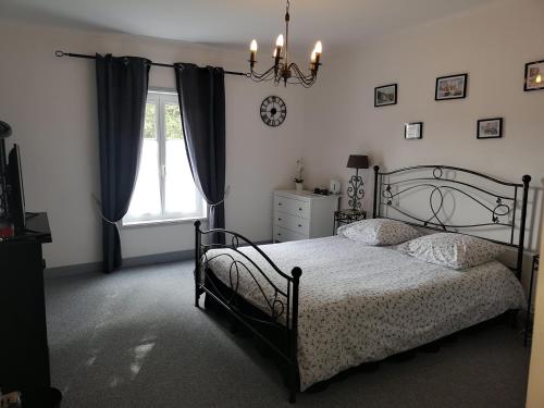 a bedroom with a bed and a window at La Nouvelle Criqueboise in Criquebeuf-en-Caux