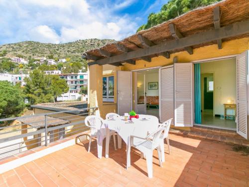 Apartment Velazquez-2 by Interhome