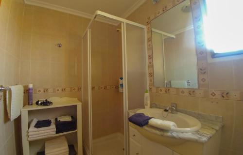 Koupelna v ubytování Ribera Beach 1 Apartment NALI