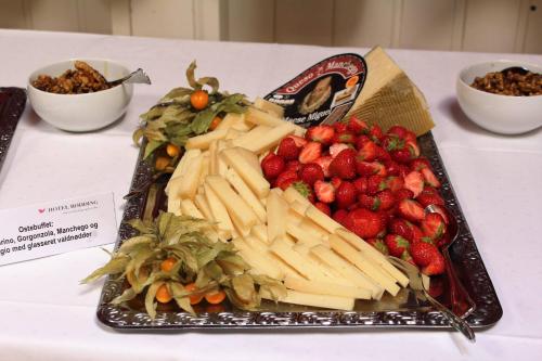 a plate of fruit and vegetables on a table at Hotel Rødding in Rødding