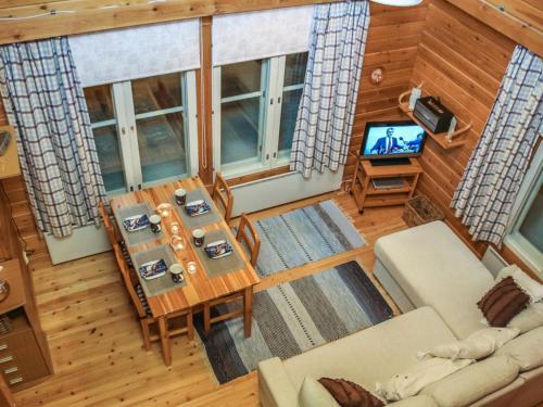 an overhead view of a living room with a couch and a television at Holiday Home Yllästokka 7 by Interhome in Ylläsjärvi