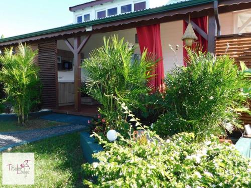 Zahrada ubytování Titalee Lodge 3 Villas autour d'une piscine