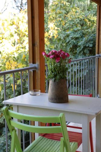 Gallery image of Shulamit Yard in Rosh Pinna