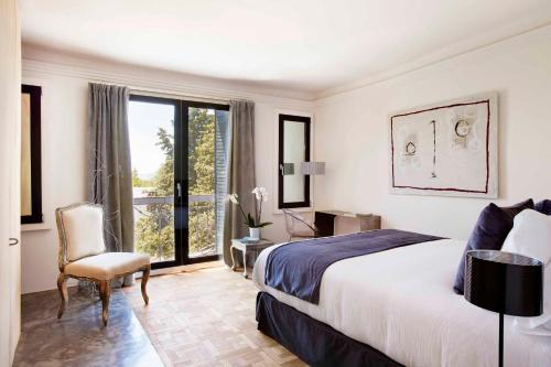 Gallery image of Box Art Hotel - La Torre in Collado Mediano