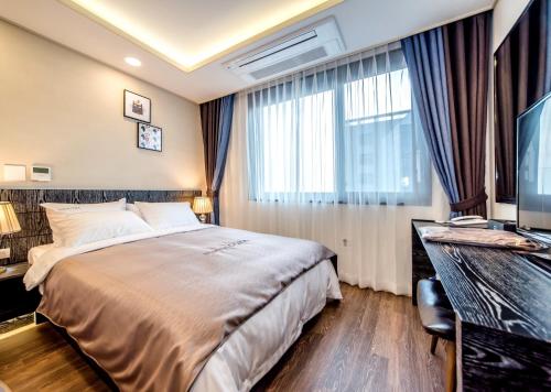 Ένα ή περισσότερα κρεβάτια σε δωμάτιο στο Seawater Spa Hotel Coza