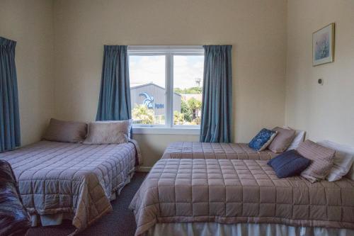 A bed or beds in a room at Post Office Hotel