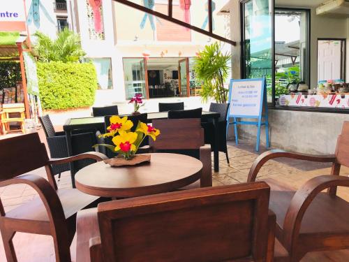 a restaurant with a table with flowers on it at Baan Sang Singh in Chiang Mai