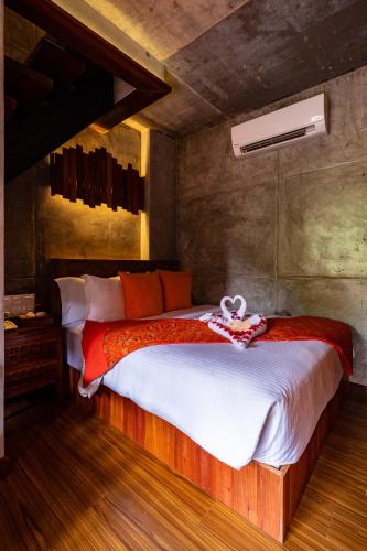 a bedroom with a large bed in a room at Ipoh Bali Hotel in Ipoh