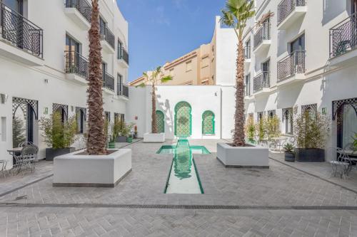 a courtyard with a fountain in the middle of a building at La Residencia Puerto Hotel & Spa in Tarifa