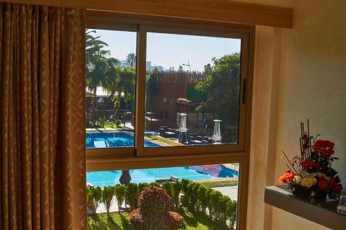 Bazen u ili blizu objekta Mabrouk Hotel and Suites- Adult only