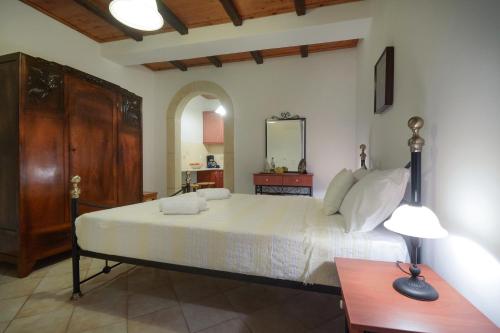 Ένα ή περισσότερα κρεβάτια σε δωμάτιο στο Vikentios Rooms