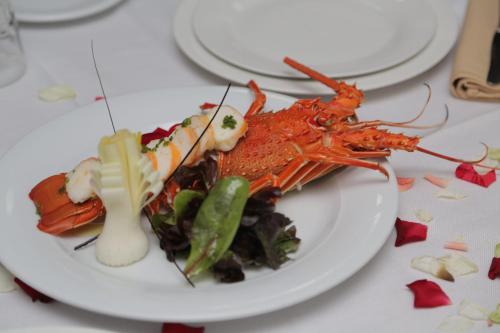 Comida en o cerca de este hotel