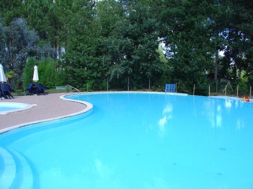 בריכת השחייה שנמצאת ב-Village Océlandes 187 או באזור