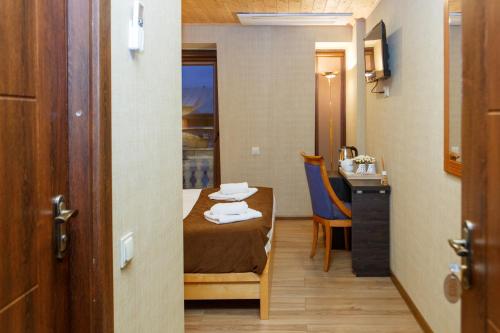 Postel nebo postele na pokoji v ubytování Hotel Arc Tbilisi
