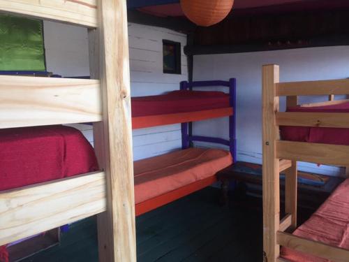 Uma ou mais camas em beliche em um quarto em La Cañada Cabo Polonio