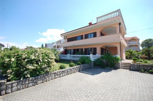 Apartments Andrea by El-Pi Tours