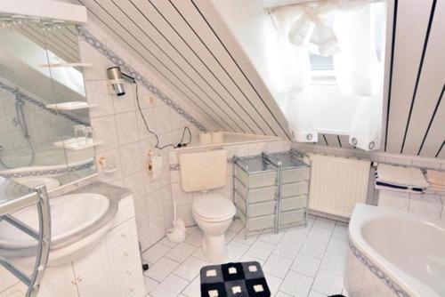 a bathroom with a sink and a toilet and a tub at Ferienwohnung und Gästezimmer Gaspar in Halbenrain