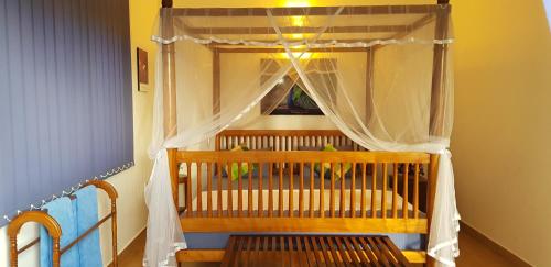 a crib with a canopy in a room at Lotus Villa Kandy in Peradeniya