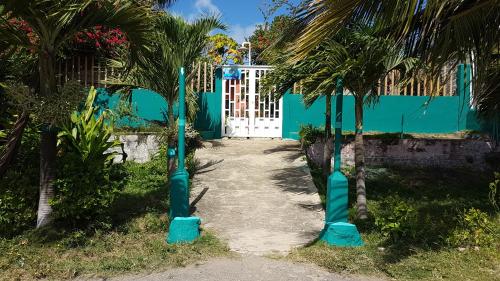 Taman di luar Posada Sorybego