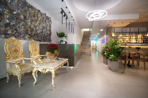 Ruang duduk di Metro Hotel Tirana