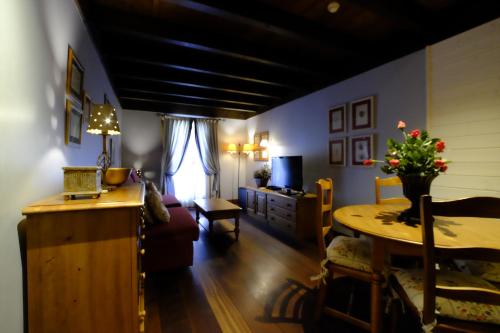 a living room with a table and a couch at Hotel Pradas Ordesa in Broto