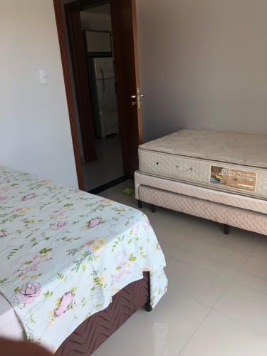 Katil atau katil-katil dalam bilik di Bombinhas Residencial Ecomar