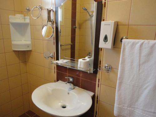 Kylpyhuone majoituspaikassa فندق فيناس