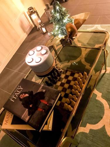 a glass coffee table with a chessboard on a floor at Papere e Tulipani in Vicenza