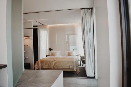 Posteľ alebo postele v izbe v ubytovaní Sky Beach Aparthotel