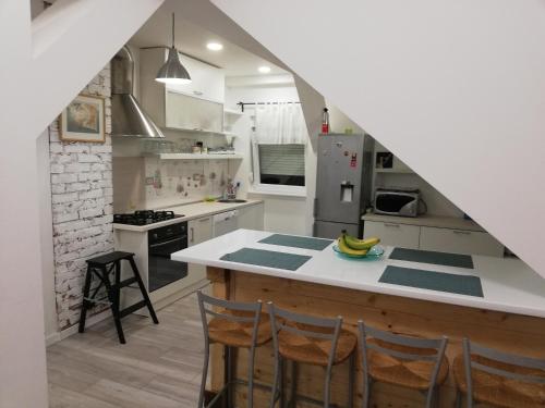 Studio apartman Zagreb Horvati tesisinde mutfak veya mini mutfak