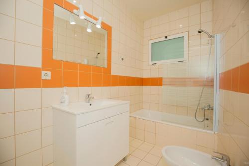 Ett badrum på ML Apartments Charming Rooms