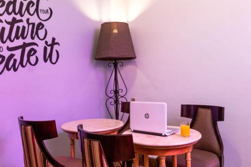 a table with a laptop computer on top of it at Mala Vecindad Beer Hotel in Mexico City