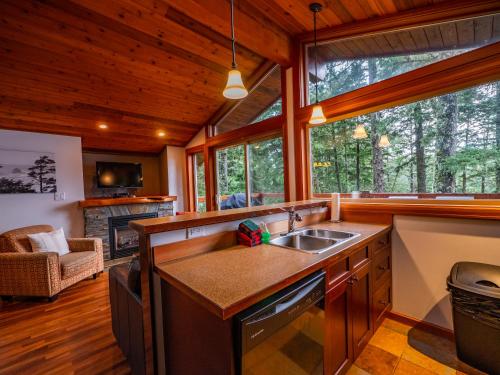 Gallery image of The Cabins at Terrace Beach in Ucluelet