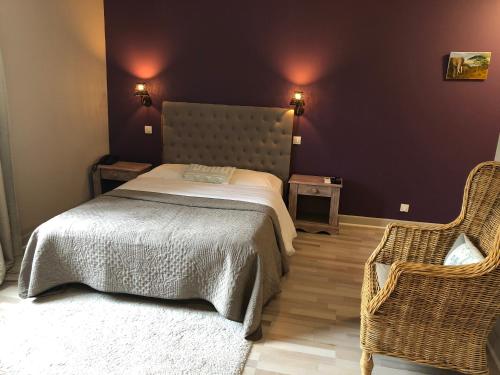 Ένα ή περισσότερα κρεβάτια σε δωμάτιο στο Le Chene Pendragon