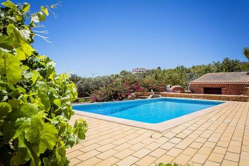 
The swimming pool at or near Canada do Parragil Villa Sleeps 10
