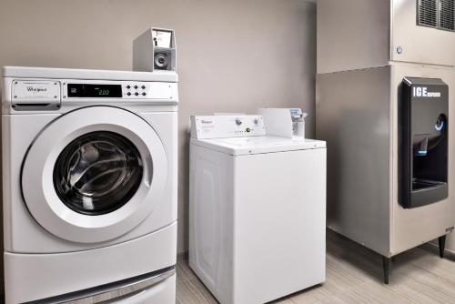 a washing machine and a dryer in a room at Cabana Shores Hotel in Myrtle Beach